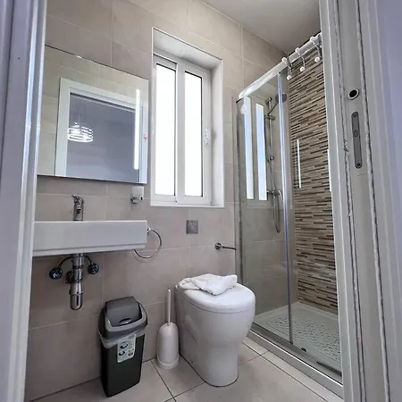 Sunshine Court No 4 Apartment